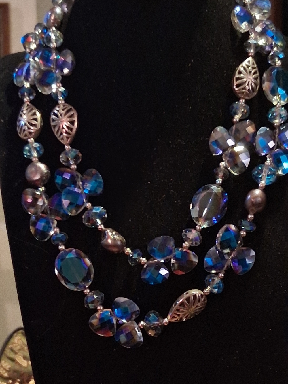 Vint Aurora Borealis Faceted Bead Necklace with Silvertone and Black Pearl Spcrs